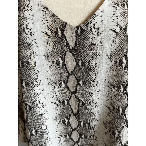K&C Womens Grey Snakeskin Print V-Neck  Blouse with 3/4 Sleeves Size XL - Picture 12 of 12